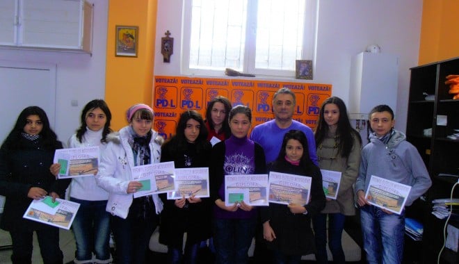 Ei sunt elevii premiați de Moinescu - medgidiapremiereelevi-1327937653.jpg