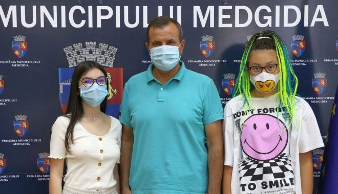 Elevele de 10 din Medgidia, premiate de administrația locală - medgidiavalentinvrabiepremiere2-1594751543.jpg