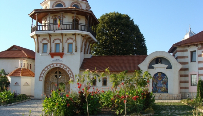Eveniment important la Constanța. Biserica Ortodoxă cinstește Înălțarea Sfintei Cruci - media147550997514204200-1505297168.jpg