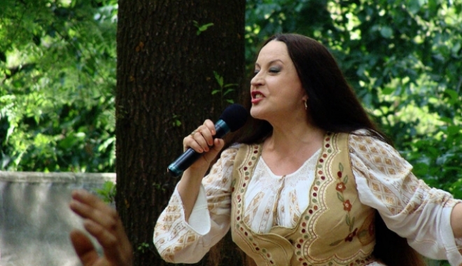 Maria Dragomiroiu, bătută cu pumnii și târâtă în stradă! 
