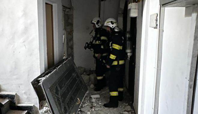 S-a dat alarma! O explozie puternică într-un bloc a ascos zeci de persoane în stradă