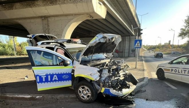 Un Duster de poliție s-a făcut praf după ce s-a ciocnit cu un BMW - media169858986309659200-1698600724.jpeg