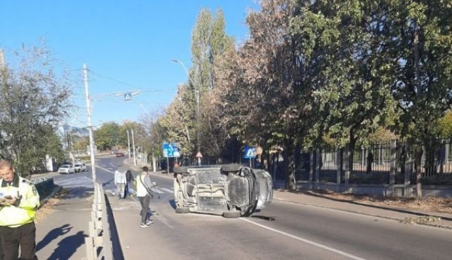 Un şofer a accidentat două femei aflate pe trecere, iar apoi s-a răsturnat cu mașina - media169873747049153300-1698739195.jpg