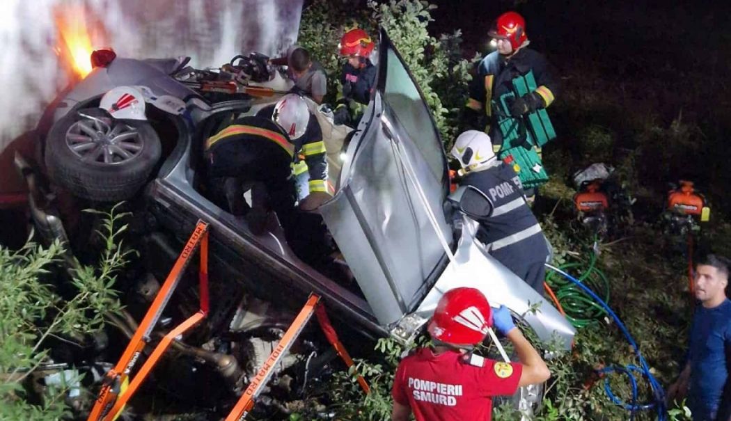 Accident mortal! Un TIR a intrat pe contrasens și a lovit în plin o mașină