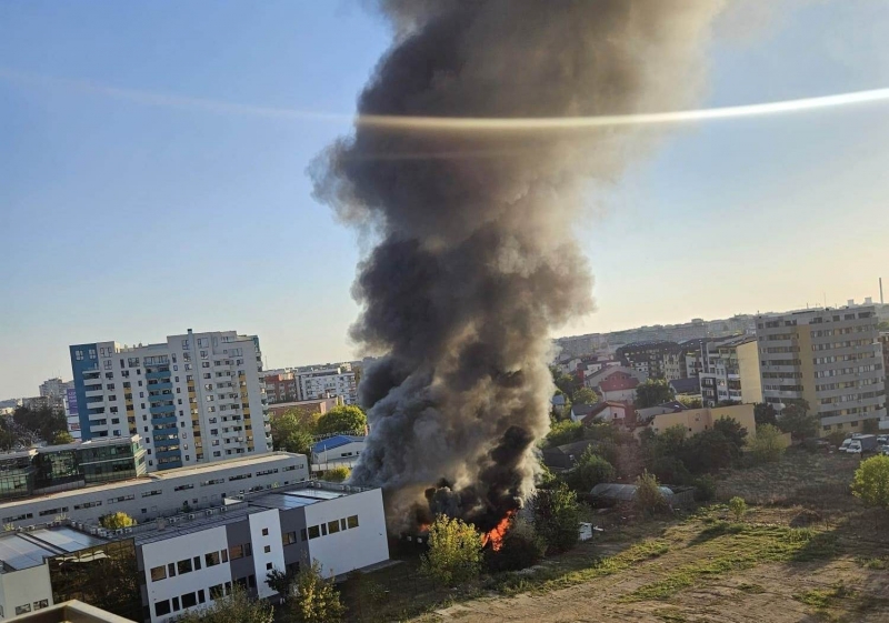 Incendiu de amploare la containerele în care locuiesc refugiați ucraineni