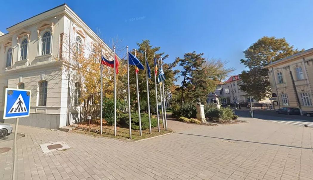 Scandal diplomatic la Tulcea. Steagul Rusiei, arborat în centrul orașului - media175403518311625100-1754045329.jpg
