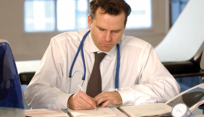 Creștere alarmantă a cazurilor de rezistență la tratamentul pentru tuberculoză - medic-1346317579.jpg