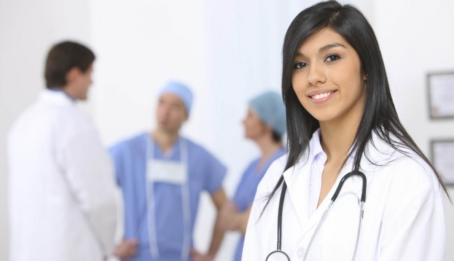 Care sunt simptomele de cancer care te trimit la medic - medic-1374845644.jpg