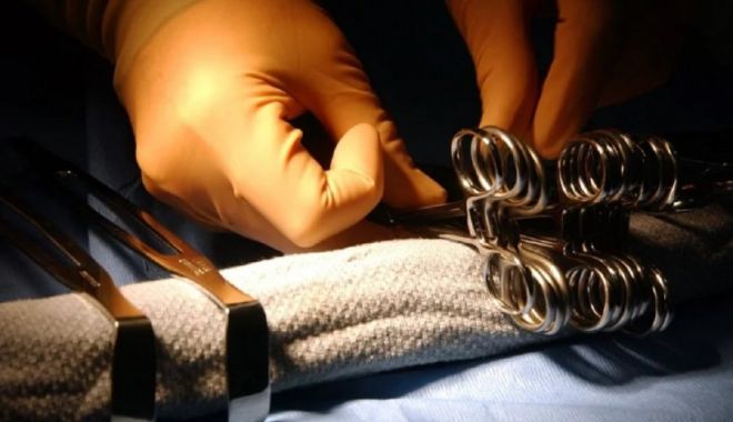 Un medic din Timişoara a uitat o spatulă în abdomenul unei paciente. Obiectul a fost descoperit după patru ani - medic-1643822146.jpg