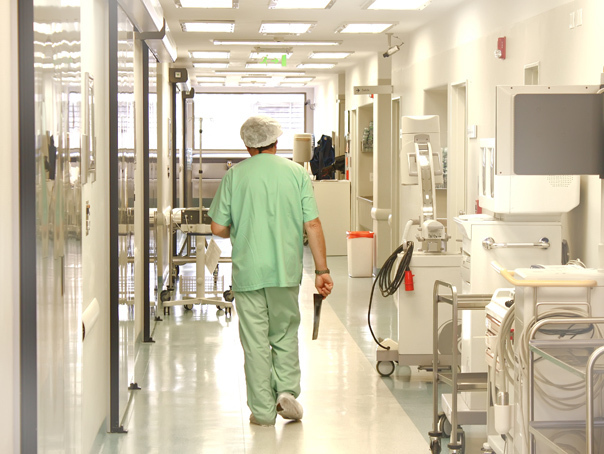 „Am fost ameninţată că vine cu toporul”. Mărturia șocantă a unui medic despre agresiunile din spitale