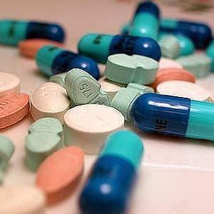 Medicamentele românești, pe cale de dispariție la noi în țară - medicamente-1319748805.jpg