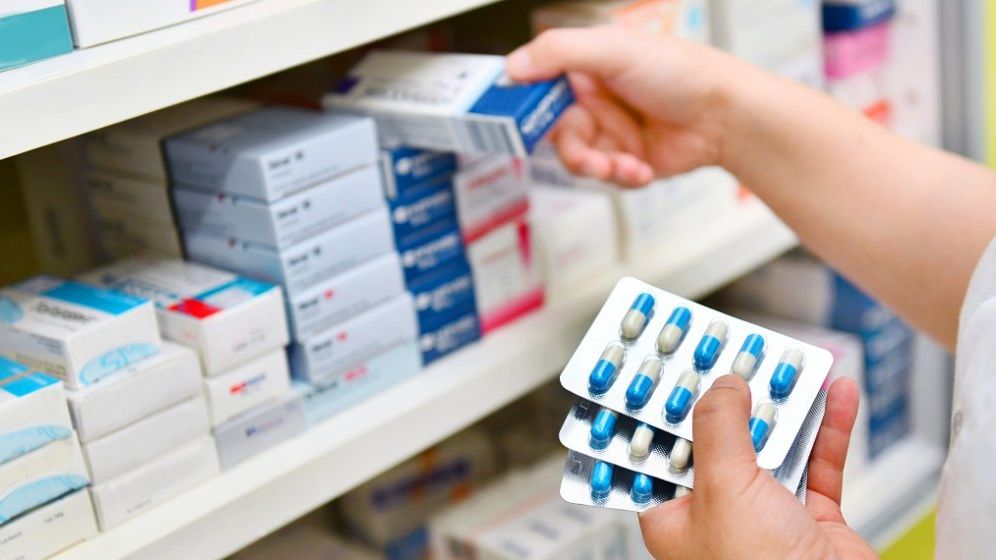 Medicamentele s-ar putea scumpi din cauza crizei din Orientul Mijlociu. Ce transmite ministrul Sănătății - medicamente-rogobete-1774705837.webp