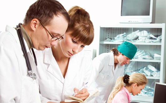 Internship pentru absolvenții la medicină - medici-1395138893.jpg