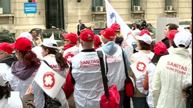 10.000 de angajați din sistemul sanitar, în stradă. Mitingul, urmat de GREVĂ! - medici753781400-1524733536.jpg