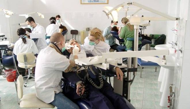 10 candidați pe loc la Medicină dentară - medicinadentara-1437072003.jpg
