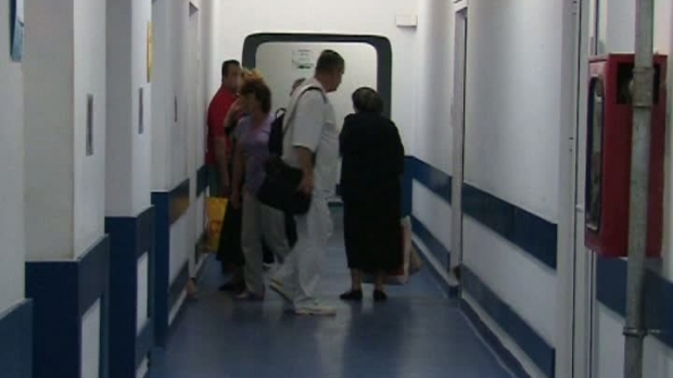 Vacă depistată cu rabie, sacrificată într-o fermă. 16 oameni au ajuns la spital - medicirtv563607700-1514485944.jpg