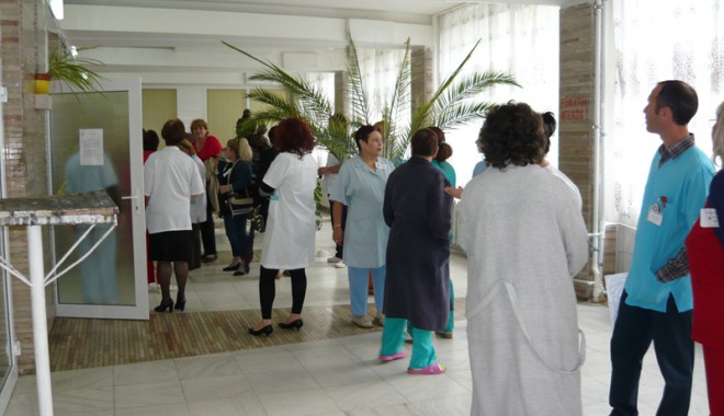Sute de doctori din Constanța și-au făcut bagajele - medicistrainatate-1318959278.jpg