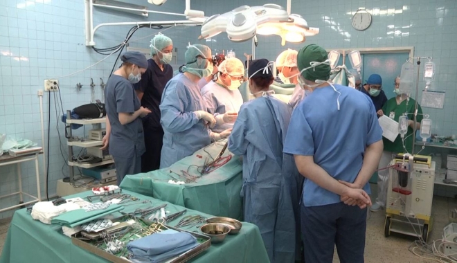 VESTE ȘOC PENTRU MEDICI. REZIDENȚII NU MAI PRIMESC BURSA LUNARĂ DE 670 LEI - medicoperatie-1499596967.jpg