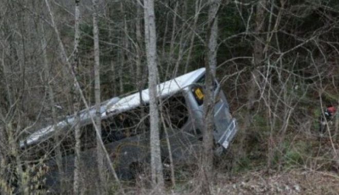 Un autocar plin cu copii a căzut într-o râpă!16 răniți, doi în stare gravă - medium2023030404c12d404c-1677958379.jpg