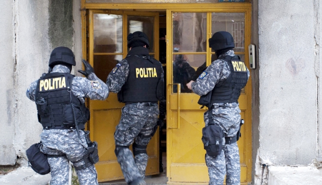 Megadosar de evaziune fiscală și spălare de bani. Oamenii săraci, paravan pentru tunuri de milioane - megadosar1-1505314503.jpg