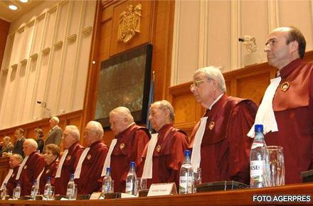 RĂSTURNARE DE SITUAȚIE: CCR a solicitat Guvernului listele pe baza cărora s-a organizat referendumul - membriicurtiiconstitutionale-1344244610.jpg