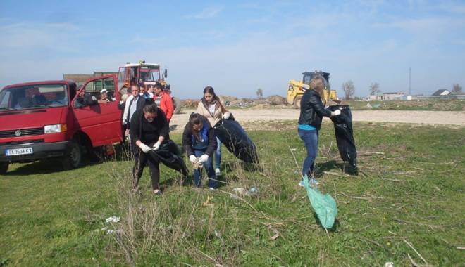 Membrii PSD Cumpăna, activi în campaniile  de ecologizare - membriipsdcumpanaactivi-1430054130.jpg