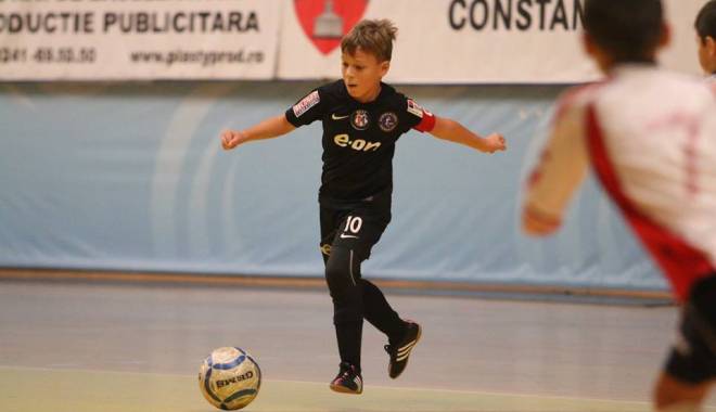Fotbal: AGH 2006 este la o victorie de calificarea în finala Memorialului Ola - memorialolasursaacademiahagi-1450350127.jpg