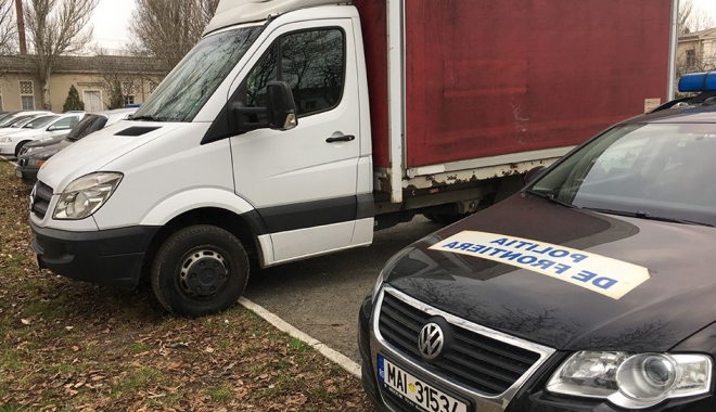 Autoutilitară Mercedes furată din Italia, descoperită la Constanța - mercedes-1481540429.jpg