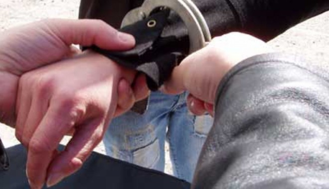 Reținut după ce a încercat să vândă trei kilograme de mercur - mercur-1349941119.jpg