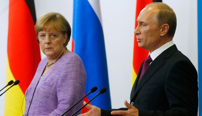 Tensiuni între Merkel și Putin la inaugurarea unei expoziții în Muzeul Hermitage - merkel-1371987994.jpg