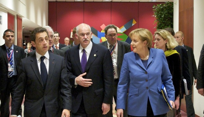 Sarkozy și Merkel se întâlnesc astăzi cu liderii eleni pentru aplicarea urgentă a acordului de salvare a Greciei - merkelsarko-1320183593.jpg