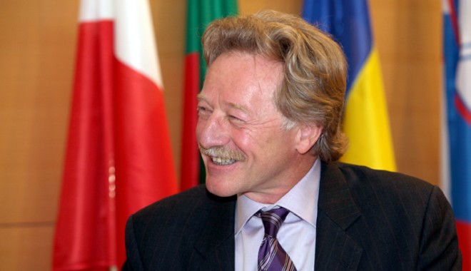 UE validează numirea  lui Mersch la conducerea BCE - mersch-1353678670.jpg