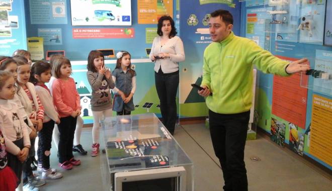 Mesajul eco-educativ a plecat în toate școlile - mesajuleco-1440695890.jpg
