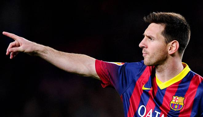 Fotbal / Messi, lovit de o sticlă de plastic aruncată din tribune la Valencia - messi-1417443697.jpg