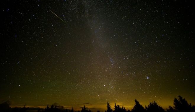 Fenomen astronomic rar pe cerul României. Când putem vedea ploaia de meteroriţi Lyride