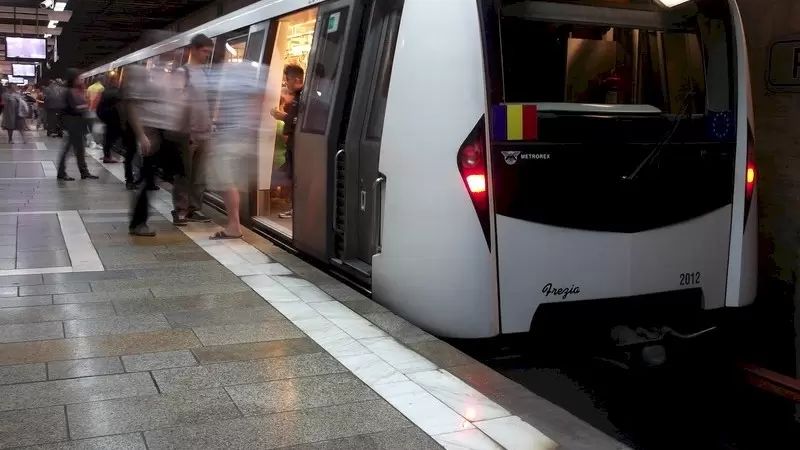 Circulația metroului este blocată la stația Eroii Revoluției. O femeie s-a aruncat pe șine - metrou-1748930045.jpg