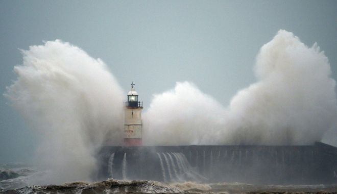 Atenţionare de călătorie! Coduri roşu şi portocaliu de vreme rea! Este aşteptată o furtună de mare intensitate - mgq2zme5mwy5yjmymzkwymu0mdm5zta1-1645166260.jpg
