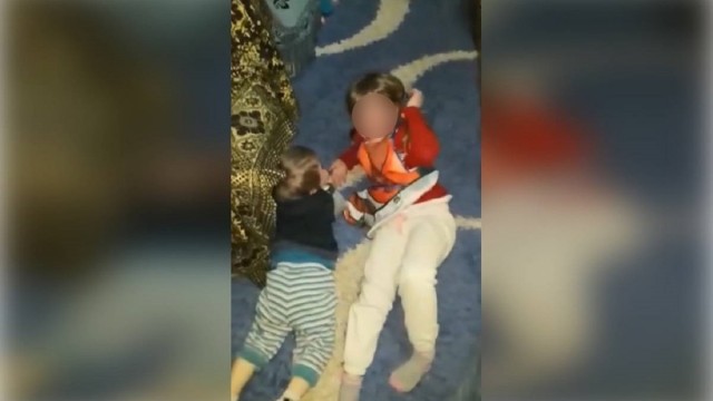Un bărbat s-a filmat în timp ce își bătea copiii și i-a trimis imaginile soției - mgxr9wjpcxt2l-1554285677.jpg