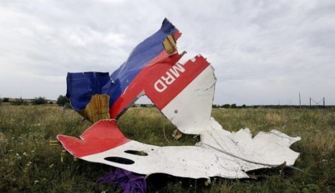 Rebelii proruși, acuzați că vor să ascundă detalii despre avionul prăbușit - mh17ucraina69019100-1405774215.jpg