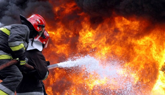 HAOS ȘI DISPERARE LA MEDGIDIA! EXPLOZIE, URMATĂ DE INCENDIU! MAI MULTE VICTIME, 27 DE APARTAMENTE DISTRUSE - mhas-1393962776.jpg