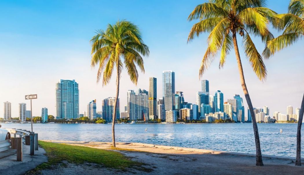 De "frica" disponibilizărilor, mai mulți angajați din primării pleacă la Miami, la cursuri despre sărăcie