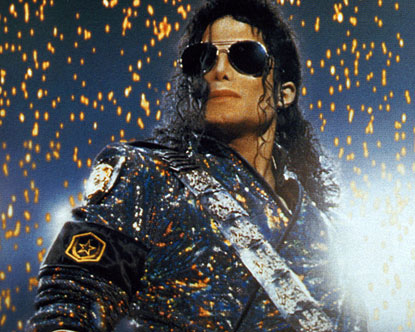 Un nou album Michael Jackson va fi lansat în curând - michaeljacksontheimmortal-1317741328.jpg