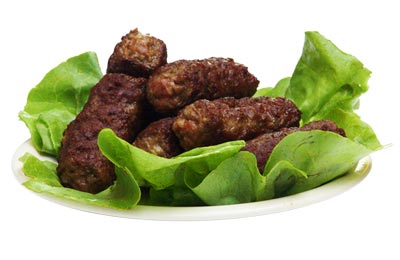 Nutriționist: E o minune că trăim după ce am mâncat un mic! - mici-1359983669.jpg