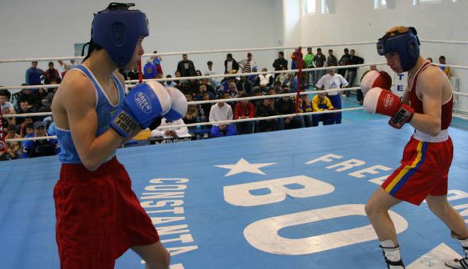 Micii pugiliști sărbătoresc Ziua Copilului în ring - miciibox-1432916896.jpg
