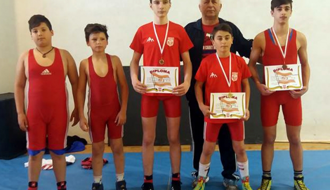 Micii luptători de la CS Farul, medaliați la Memorialul 