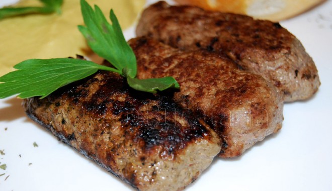 2.000 de caserole cu mici suspectați că ar conține carne de cal, distribute în 36 de județe - micitraditionali08-1363365230.jpg