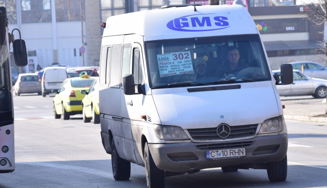 Afacerea maxi-taxi, cu microbuze pe marile bulevarde. 