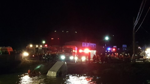 Tânăr mort sub ochii tatălui în cumplitul accident de microbuz, soldat cu 9 morți - microbuzbistrita55023000-1523007803.jpg