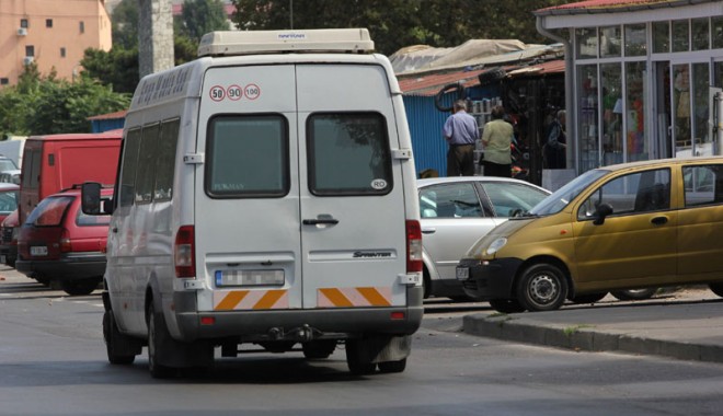 Poliția Rutieră pune parul pe mijloacele de transport persoane - microbuze-1351007146.jpg