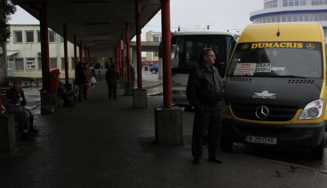Transportatorii constănțeni au dat înapoi. Au suspendat acțiunea de protest - microbuzeautogarasud10-1360654385.jpg